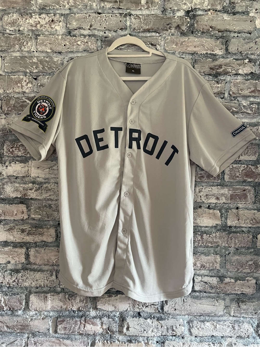 Detroit Tigers 1968 Button-Up 50th Anniversary Baseball Jersey in excellent cond
